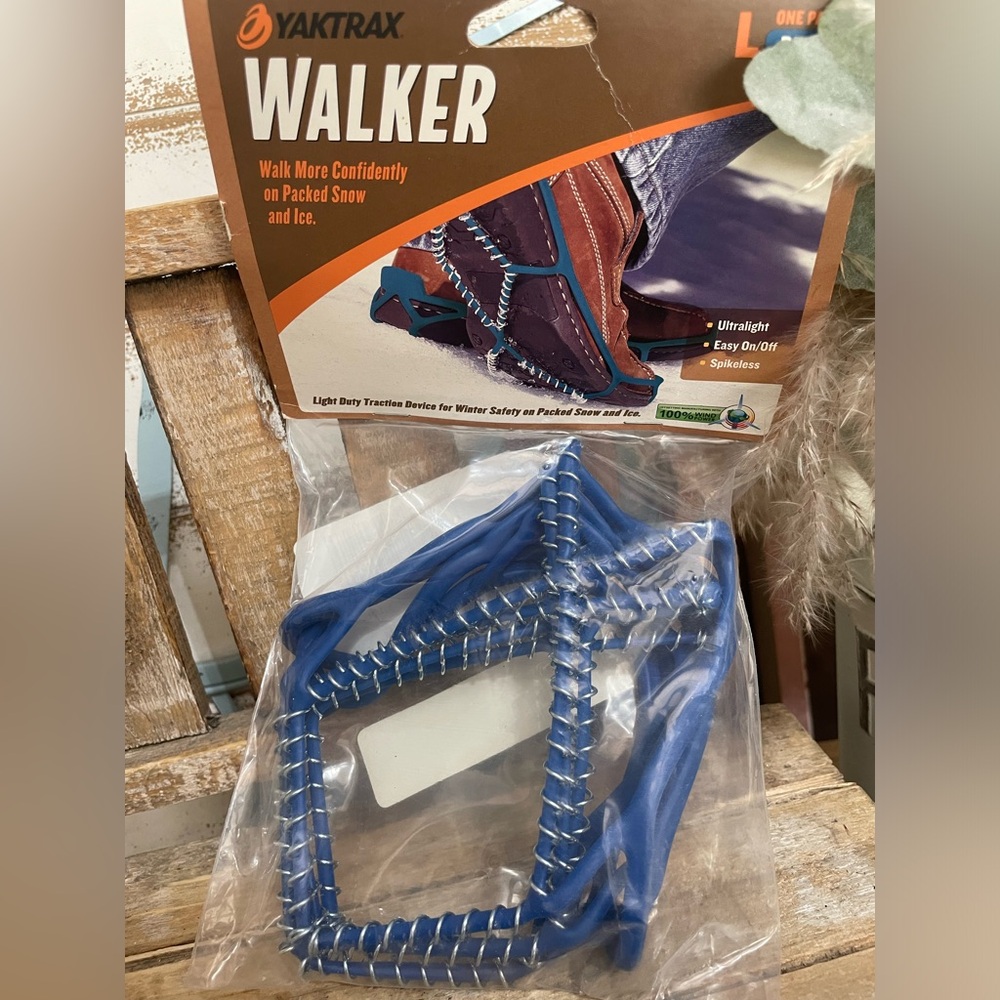 NIP Yaktrax Walker Light Duty Spikeless Traction Ice & Snow Shoe Covers Adult L